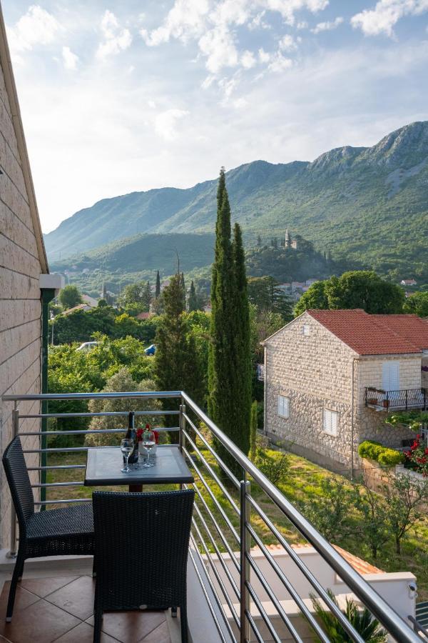 Apartments Dubelj Komolac ภายนอก รูปภาพ