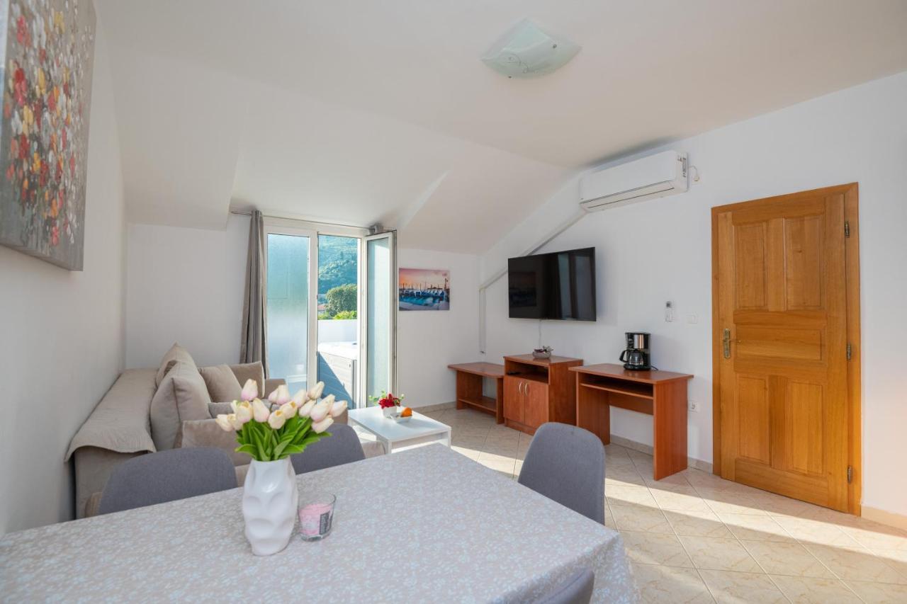 Apartments Dubelj Komolac ภายนอก รูปภาพ